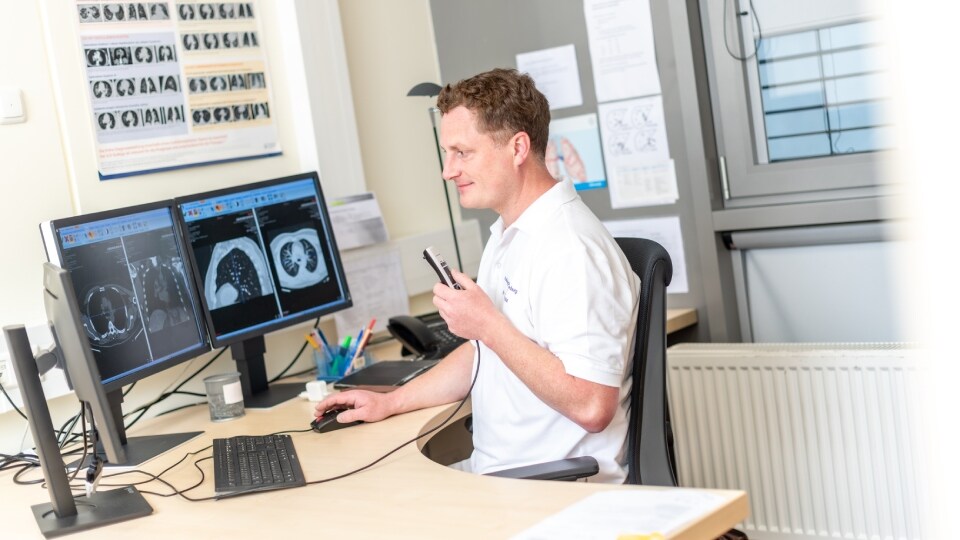 Konferenzraumeinstellung mit Web Diagnostic Viewer auf dem Bildschirm