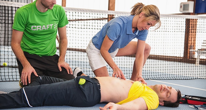 Erfahrungsbericht Reanimation auf dem Tennisplatz mit Defibrillator​
