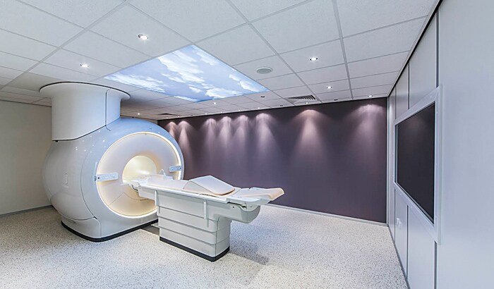 Volldigitales Breitband-MRT für detailgetreue Ganzkörperscans