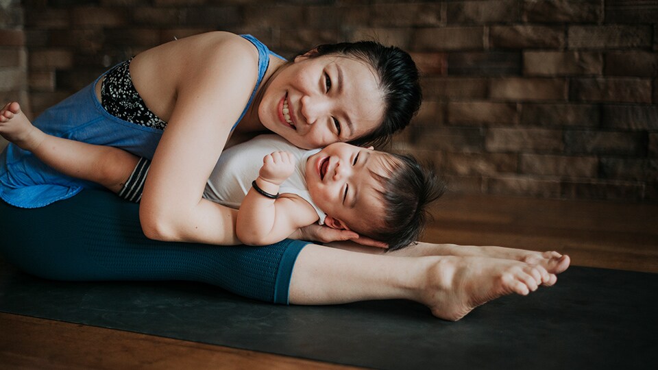 Übung für Mutter und Baby