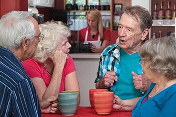 Mitglieder einer COPD-Selbsthilfegruppe sprechen über ihre Erfahrungen