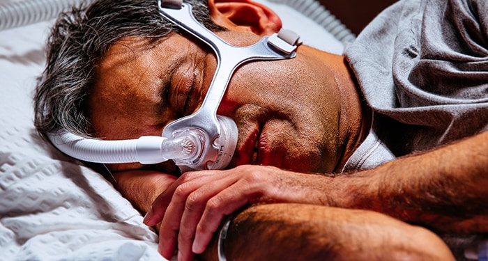 Sleeping man receiving NIV through his Wisp mask