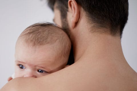 Reflux bei Babys: 10 Symptome und Behandlung