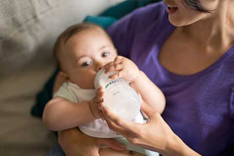 Wann tausche ich den Muttermilchsauger des Babyfläschchens aus?