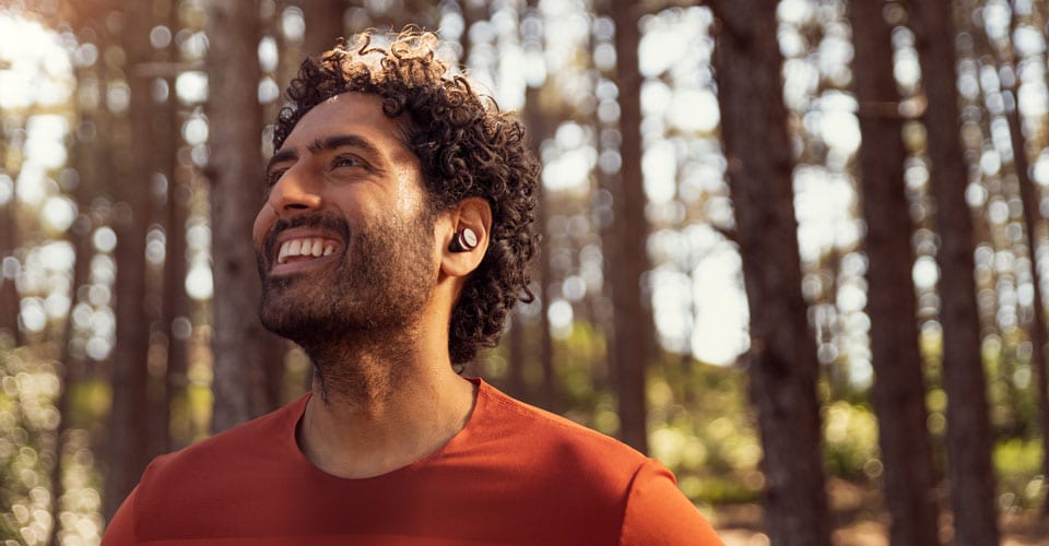 Athlet mit True Wireless Earbuds