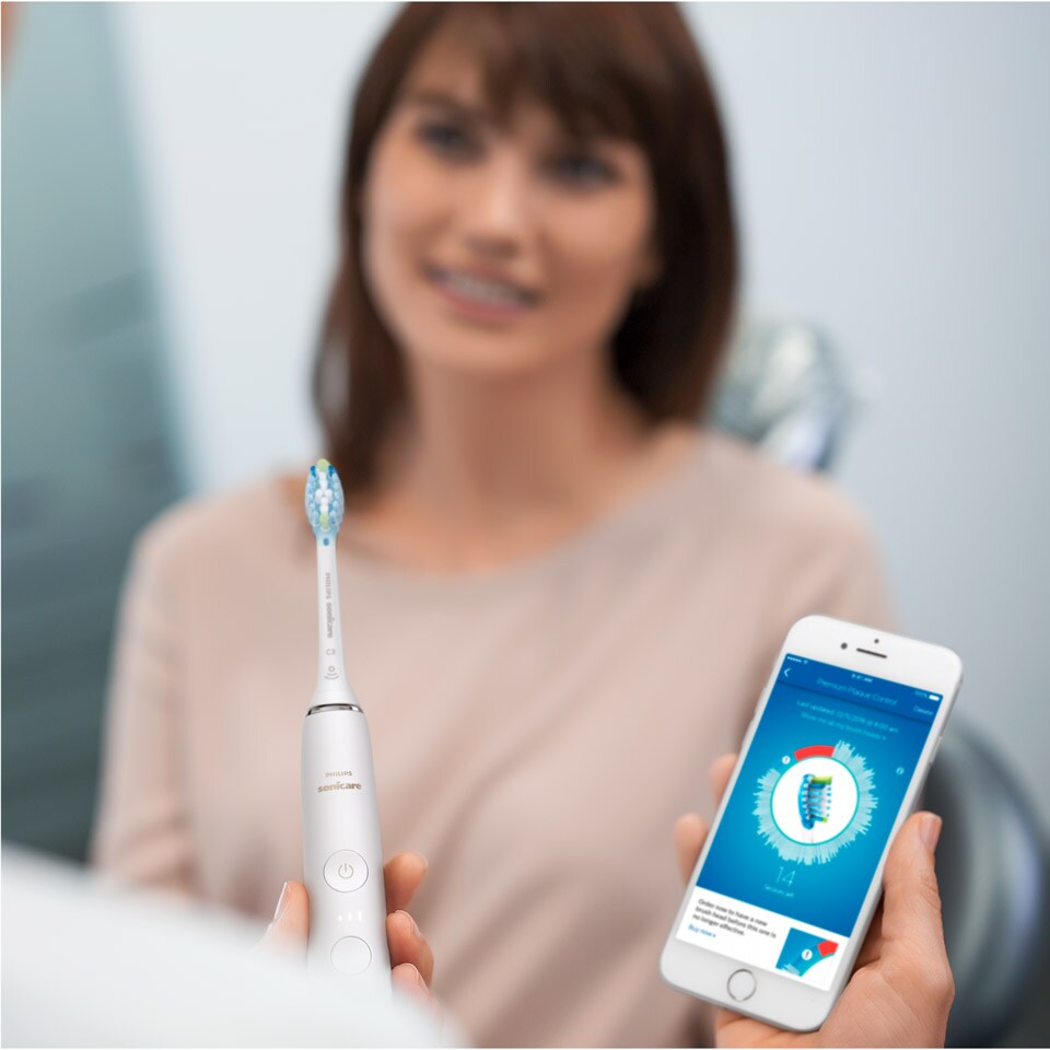 Patient wird eine DiamondClean gezeigt