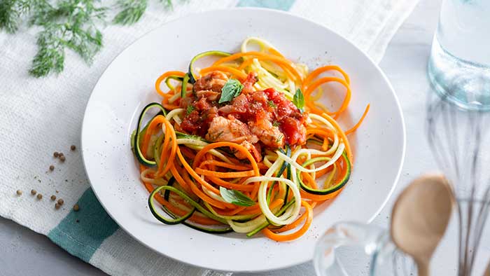 Zucchini-Nudeln mit Lachstomatensauce | Philips