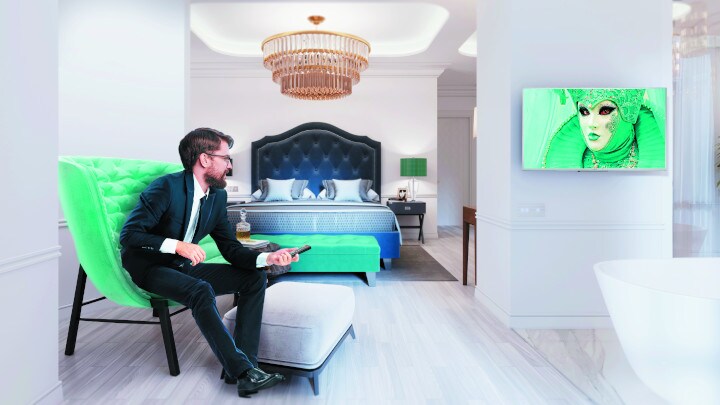 Fernseher in einem Hotelzimmer