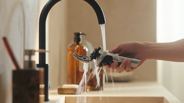 So reinigen Sie Ihren S9000 Shaver
