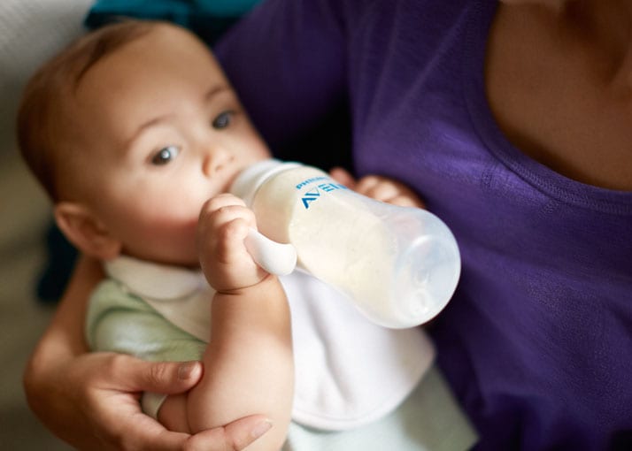 3 Positionen für ein einfaches Stillen mit der Flasche