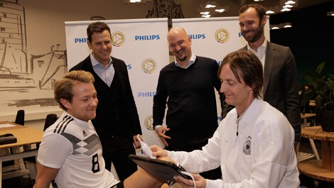 Teamplayer: Philips wird Gesundheitstechnologie-Partner der DFB-Akademie