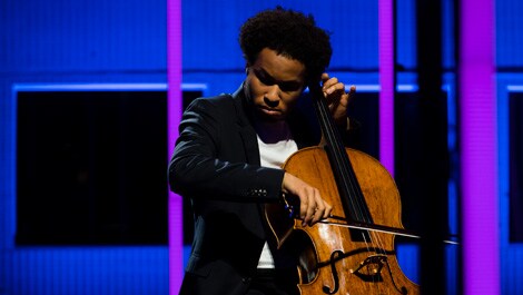 „Sound & Light“ Performance von Weltklasse Cellist Sheku Kanneh Mason (öffnet sich in einem neuen Fenster)