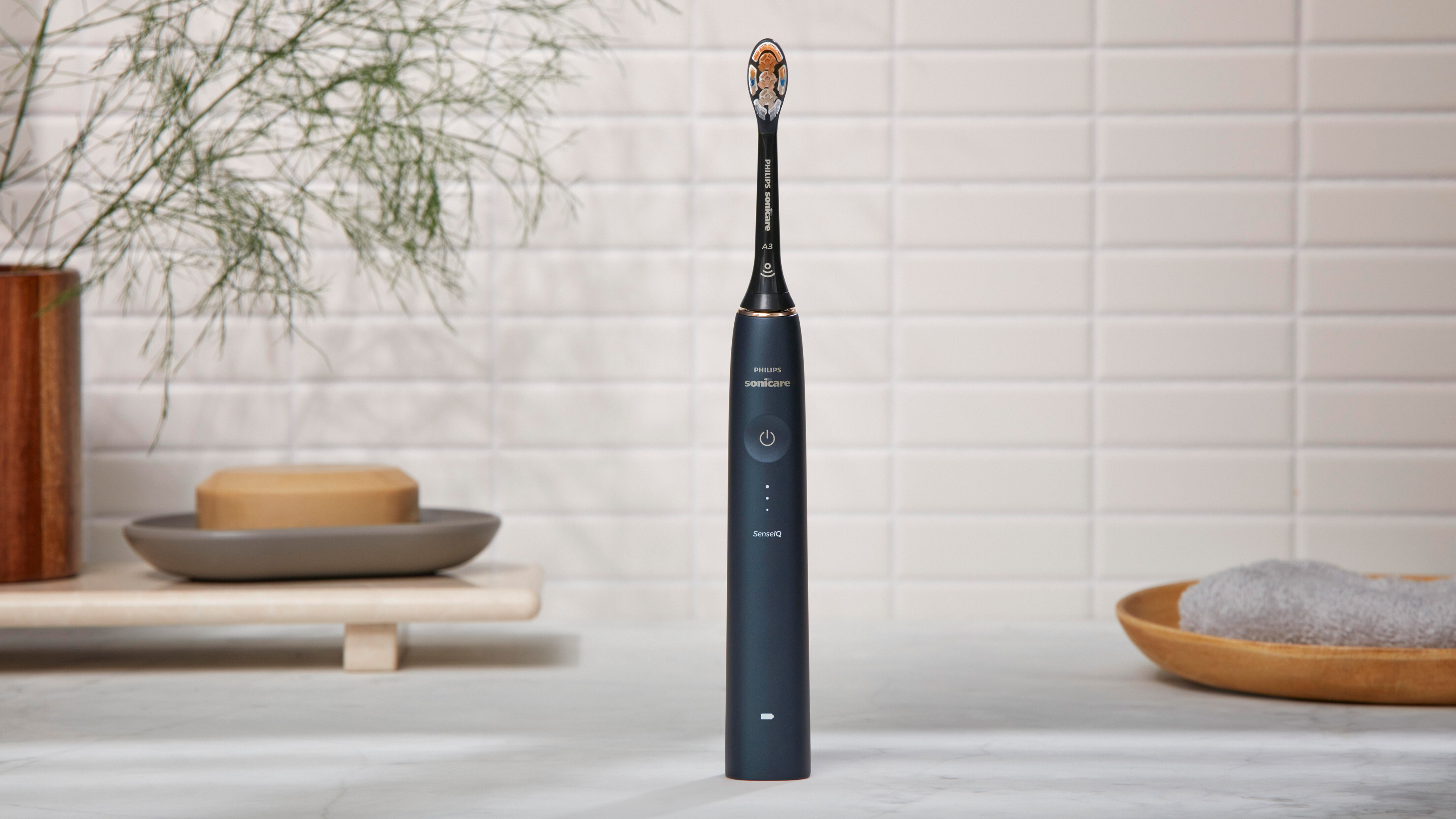 Philips выпустит зубную щетку с ИИ для контроля чистки