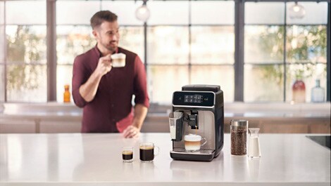 Philips Kaffeevollautomat Serie 2200 EP2235/49 - Lifestylebild