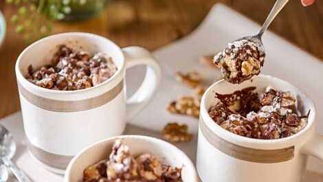 Dessert: Brotpudding mit Schokolade und Walnüssen