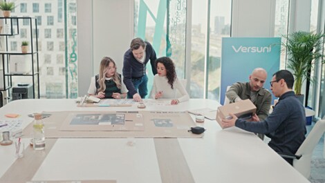Das Versuni Design Team bei der Entwicklung