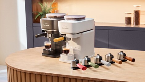 Simpler Swipe. Echter Espresso. – Philips Baristina mahlt, tampt und brüht automatisch den perfekten Espresso oder Café Crema