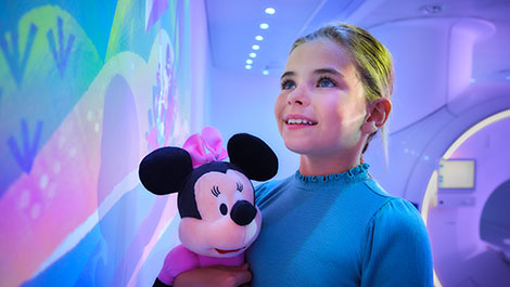 Philips Ambient Experience mit Disney Themenwelten unterst&uuml;tzt Kinder dabei, MRT-Untersuchungen entspannter und angstfreier zu erleben.