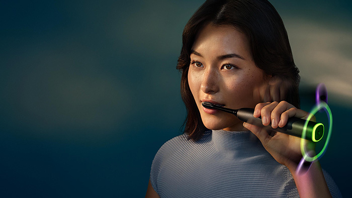 Smart pressure feedback visually guides users while brushing